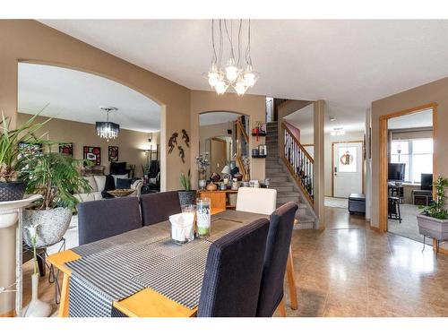 68 Vista Avenue Se, Medicine Hat, AB - Indoor Photo Showing Dining Room