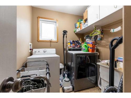 68 Vista Avenue Se, Medicine Hat, AB - Indoor Photo Showing Laundry Room