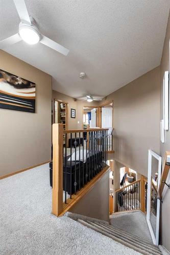 68 Vista Avenue Se, Medicine Hat, AB - Indoor Photo Showing Other Room