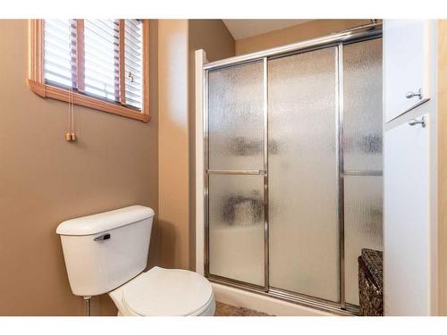 68 Vista Avenue Se, Medicine Hat, AB - Indoor Photo Showing Bathroom