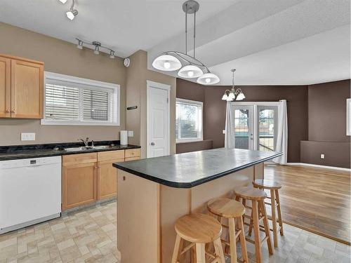 2-85 Sunrise Way Sw, Medicine Hat, AB - Indoor Photo Showing Kitchen With Double Sink