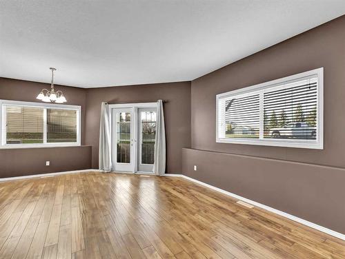 2-85 Sunrise Way Sw, Medicine Hat, AB - Indoor Photo Showing Other Room