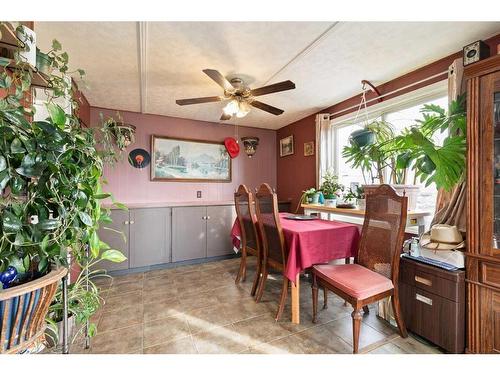 621 3 Street, Suffield, AB - Indoor Photo Showing Dining Room