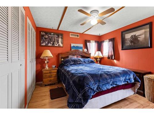 621 3 Street, Suffield, AB - Indoor Photo Showing Bedroom