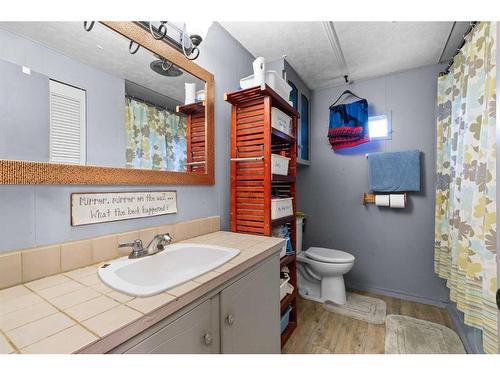 621 3 Street, Suffield, AB - Indoor Photo Showing Bathroom