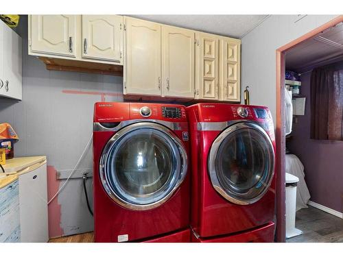 621 3 Street, Suffield, AB - Indoor Photo Showing Laundry Room