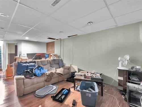 421 19 Street Ne, Medicine Hat, AB - Indoor Photo Showing Other Room