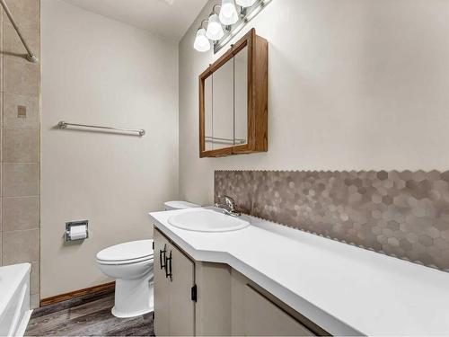 2021 Hawke Crescent Ne, Medicine Hat, AB - Indoor Photo Showing Bathroom