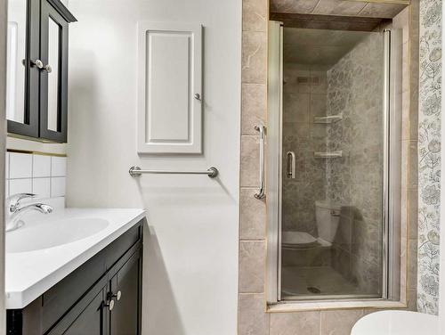 2021 Hawke Crescent Ne, Medicine Hat, AB - Indoor Photo Showing Bathroom