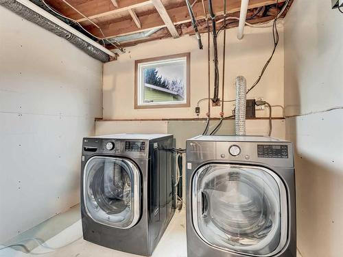 2021 Hawke Crescent Ne, Medicine Hat, AB - Indoor Photo Showing Laundry Room