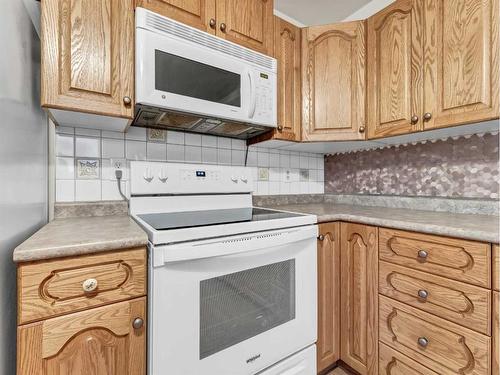 2021 Hawke Crescent Ne, Medicine Hat, AB - Indoor Photo Showing Kitchen