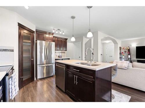 616 Vista Drive Se, Medicine Hat, AB - Indoor Photo Showing Kitchen With Stainless Steel Kitchen With Double Sink With Upgraded Kitchen