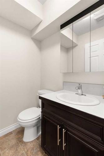 616 Vista Drive Se, Medicine Hat, AB - Indoor Photo Showing Bathroom