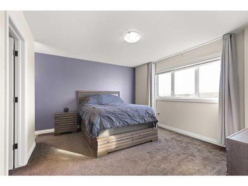 616 Vista Drive Se, Medicine Hat, AB - Indoor Photo Showing Bedroom