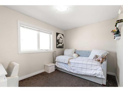 616 Vista Drive Se, Medicine Hat, AB - Indoor Photo Showing Bedroom