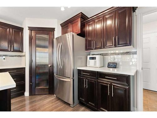 616 Vista Drive Se, Medicine Hat, AB - Indoor Photo Showing Kitchen With Stainless Steel Kitchen