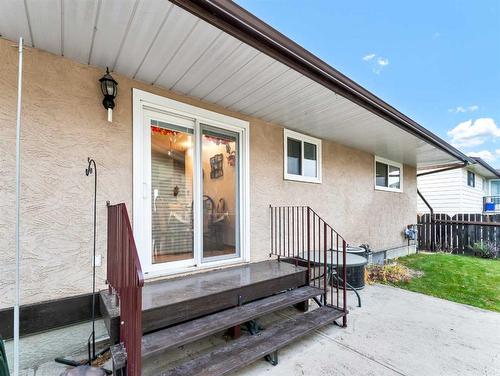 84 Saunders Crescent Se, Medicine Hat, AB - Outdoor With Deck Patio Veranda With Exterior