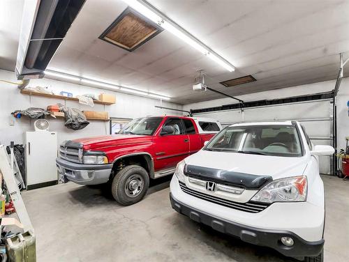 84 Saunders Crescent Se, Medicine Hat, AB - Indoor Photo Showing Garage