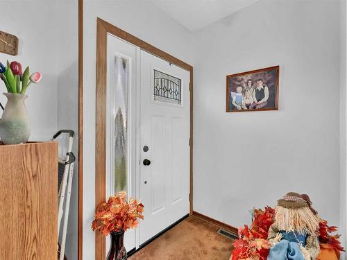 84 Saunders Crescent Se, Medicine Hat, AB - Indoor Photo Showing Other Room