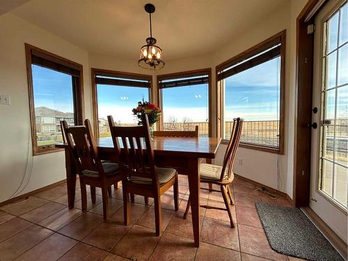 35 Taylor Boulevard Se, Medicine Hat, AB - Indoor Photo Showing Dining Room