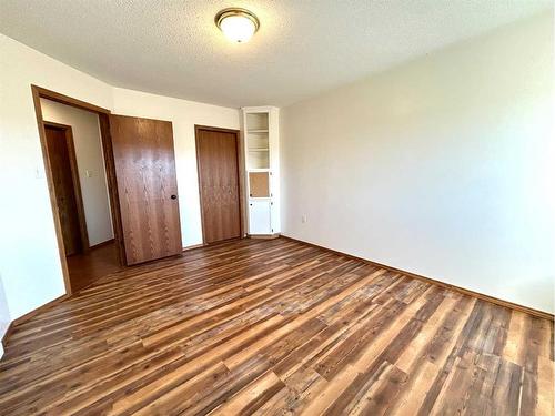 35 Taylor Boulevard Se, Medicine Hat, AB - Indoor Photo Showing Other Room