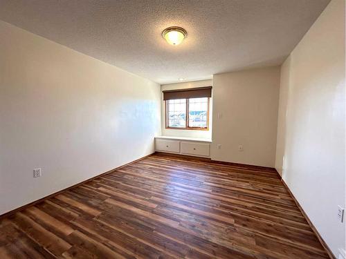 35 Taylor Boulevard Se, Medicine Hat, AB - Indoor Photo Showing Other Room