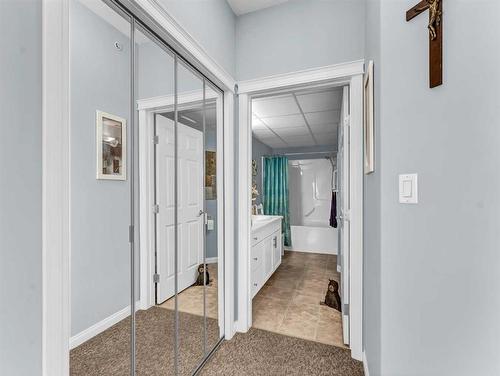 537-201 River Ridge Drive Nw, Medicine Hat, AB - Indoor Photo Showing Other Room