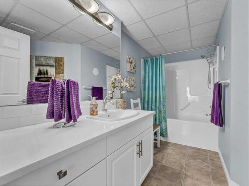 537-201 River Ridge Drive Nw, Medicine Hat, AB - Indoor Photo Showing Bathroom