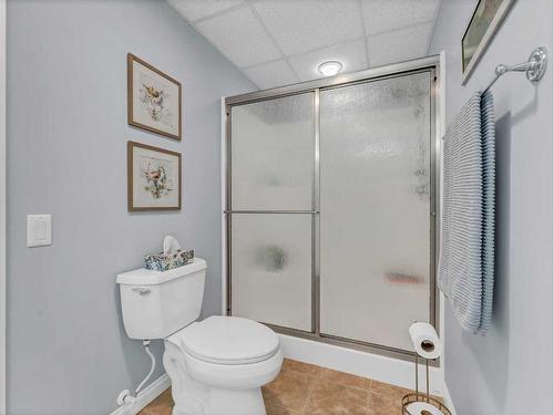 537-201 River Ridge Drive Nw, Medicine Hat, AB - Indoor Photo Showing Bathroom