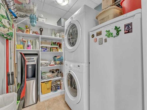 537-201 River Ridge Drive Nw, Medicine Hat, AB - Indoor Photo Showing Laundry Room