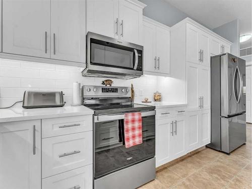 537-201 River Ridge Drive Nw, Medicine Hat, AB - Indoor Photo Showing Kitchen