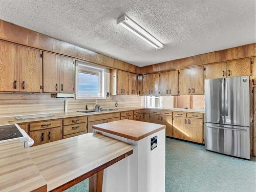 4516 Township Road 130, Rural Cypress County, AB - Indoor Photo Showing Kitchen With Double Sink