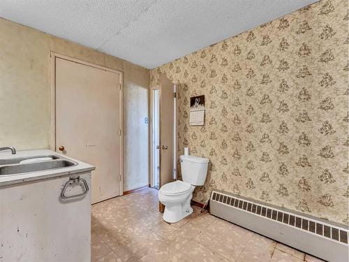 4516 Township Road 130, Rural Cypress County, AB - Indoor Photo Showing Bathroom