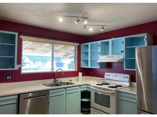 77 Cameron Road Se, Medicine Hat, AB - Indoor Photo Showing Kitchen With Double Sink