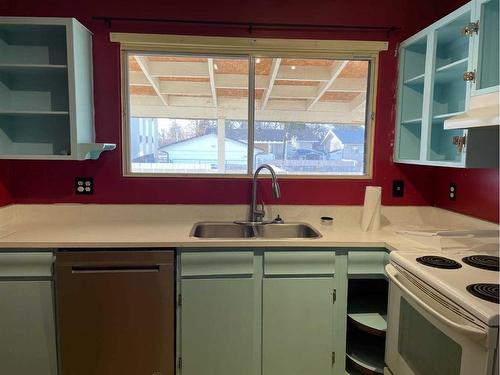 77 Cameron Road Se, Medicine Hat, AB - Indoor Photo Showing Kitchen With Double Sink