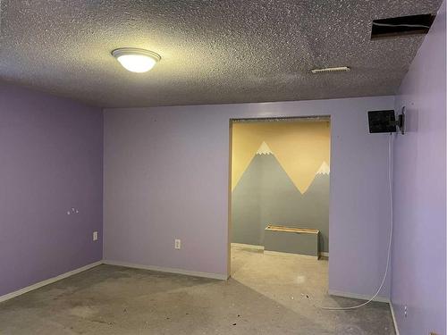 77 Cameron Road Se, Medicine Hat, AB - Indoor Photo Showing Other Room