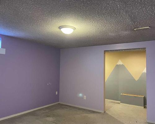 77 Cameron Road Se, Medicine Hat, AB - Indoor Photo Showing Other Room