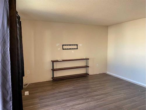 77 Cameron Road Se, Medicine Hat, AB - Indoor Photo Showing Other Room