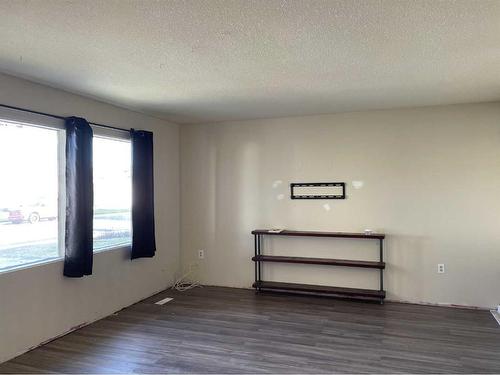 77 Cameron Road Se, Medicine Hat, AB - Indoor Photo Showing Other Room