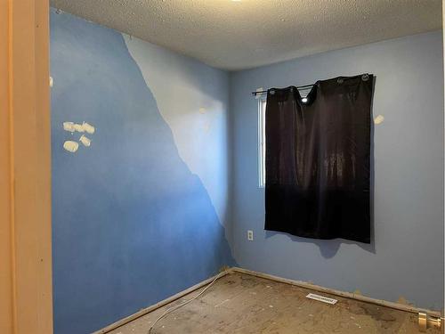 77 Cameron Road Se, Medicine Hat, AB - Indoor Photo Showing Other Room