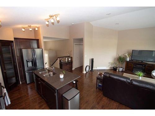 20 Somerside Way Se, Medicine Hat, AB - Indoor Photo Showing Kitchen With Double Sink