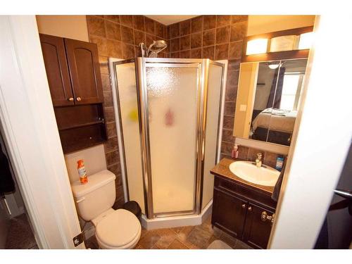 20 Somerside Way Se, Medicine Hat, AB - Indoor Photo Showing Bathroom