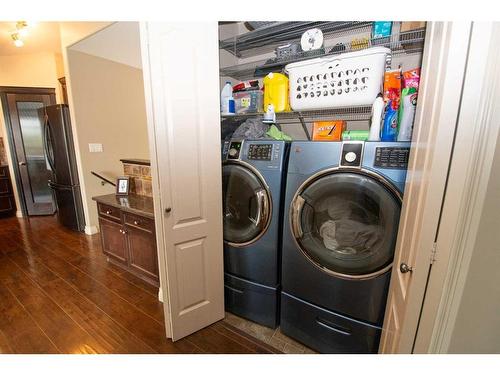 20 Somerside Way Se, Medicine Hat, AB - Indoor Photo Showing Laundry Room