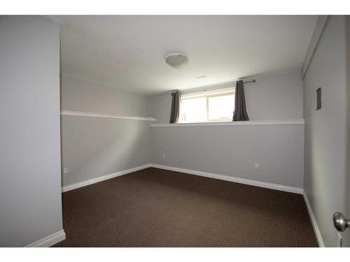 20 Somerside Way Se, Medicine Hat, AB - Indoor Photo Showing Other Room