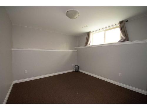 20 Somerside Way Se, Medicine Hat, AB - Indoor Photo Showing Other Room