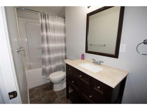 20 Somerside Way Se, Medicine Hat, AB - Indoor Photo Showing Bathroom