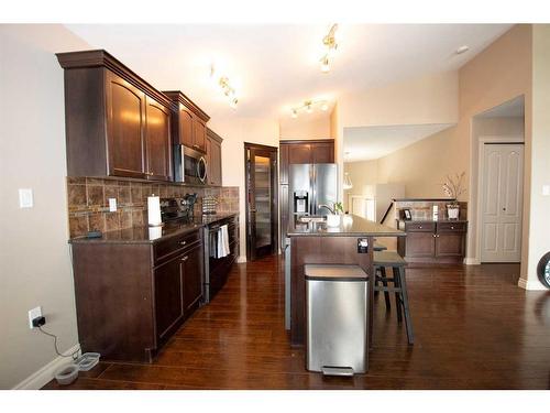 20 Somerside Way Se, Medicine Hat, AB - Indoor Photo Showing Kitchen