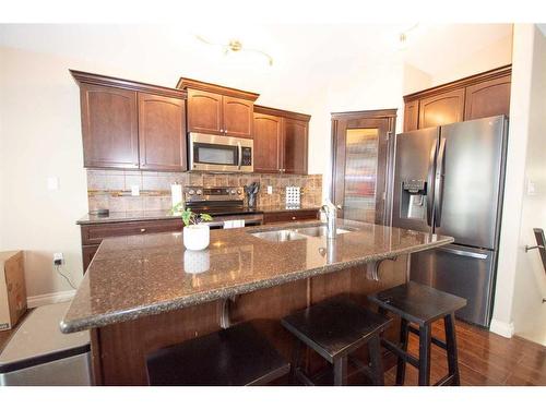 20 Somerside Way Se, Medicine Hat, AB - Indoor Photo Showing Kitchen With Double Sink