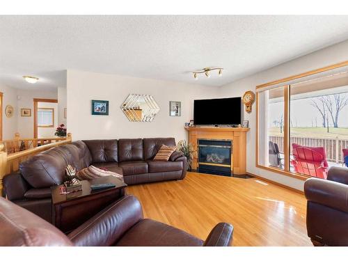 14 Riverview Drive Se, Redcliff, AB - Indoor Photo Showing Living Room With Fireplace