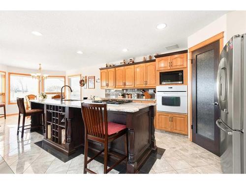 14 Riverview Drive Se, Redcliff, AB - Indoor Photo Showing Kitchen